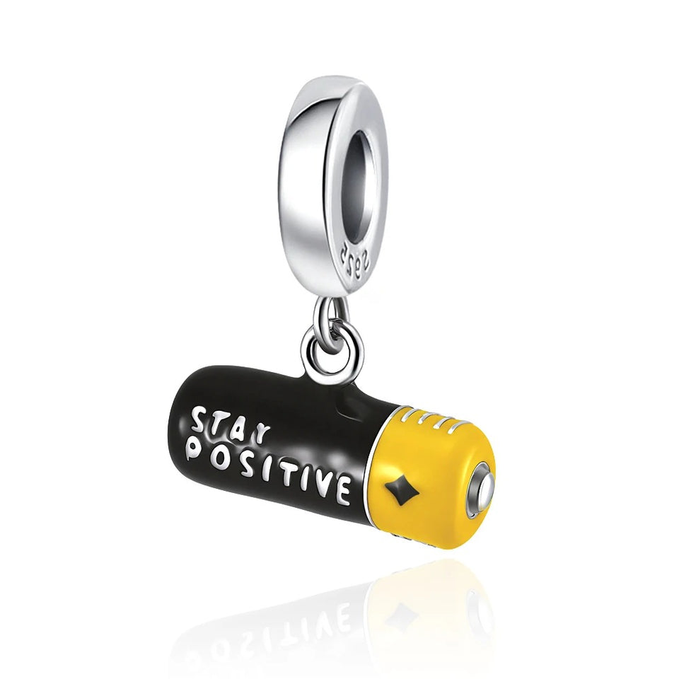 Berloque Pilha Positiva em Prata 925 com detalhes preto e amarelo estilo Pandora
