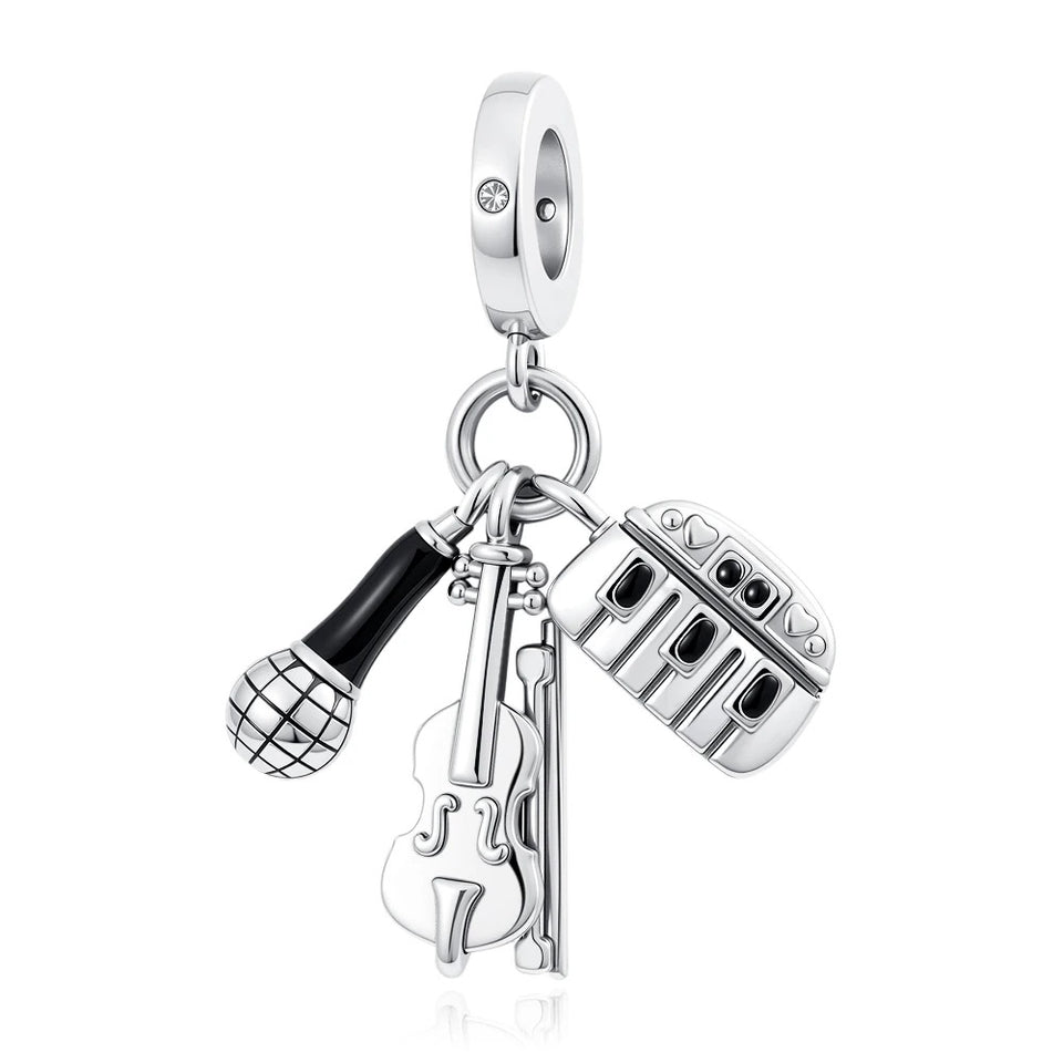Berloque Banda Musical em Prata 925 com microfone, violino e instrumentos para pulseira feminina