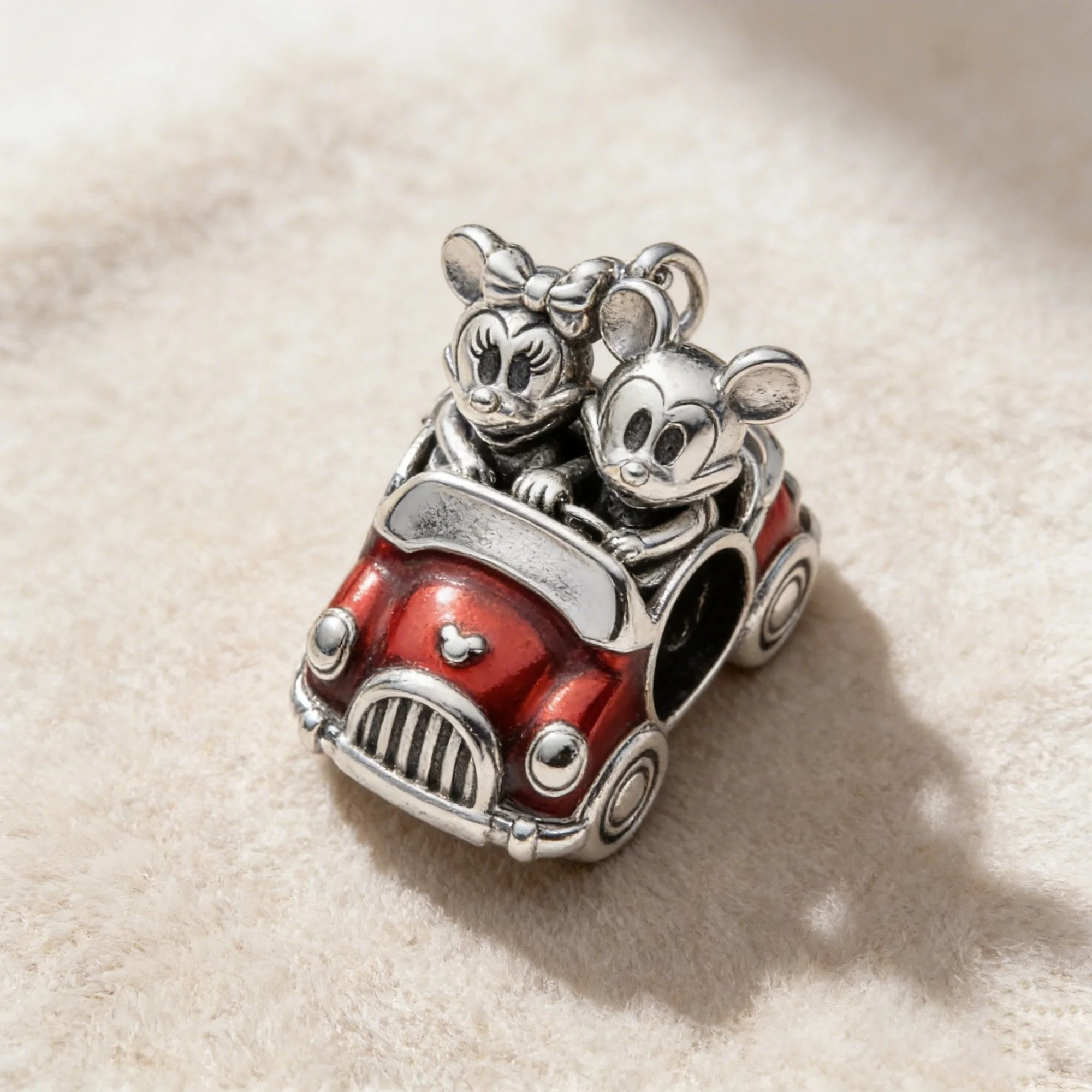 Berloque Mickey e Minnie Carro