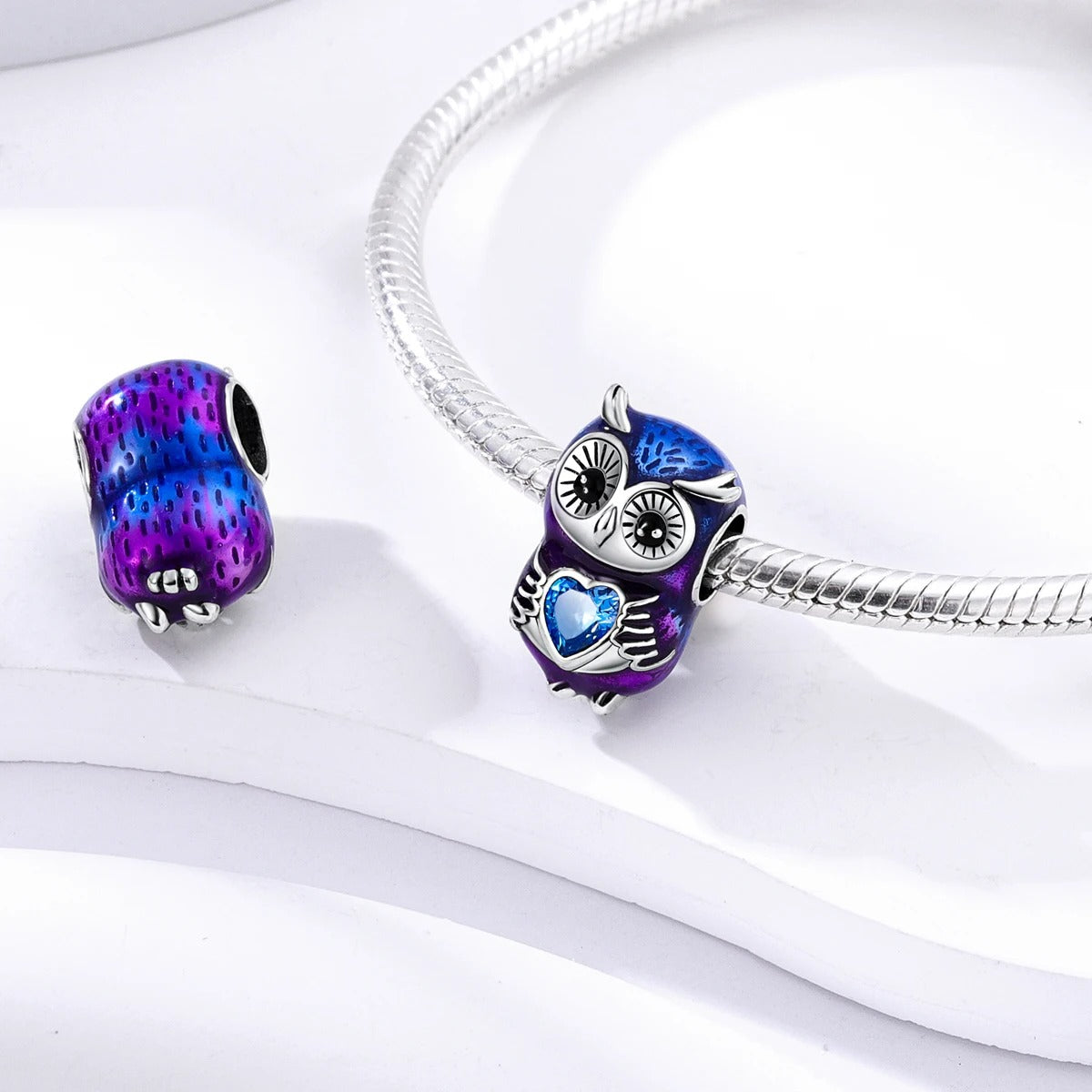 Berloque Coruja Azul em Prata 925 com coração azul para pulseira feminina