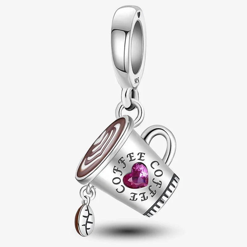 Berloque Café em Prata 925 com detalhe de coração rosa para pulseira feminina